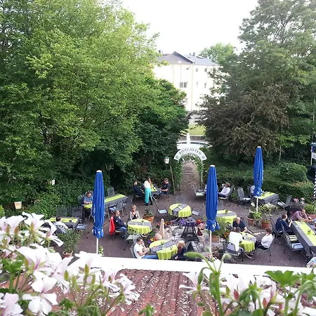 Отель Taunus 4*