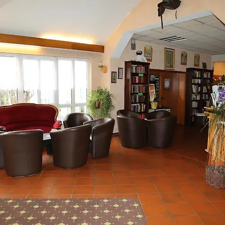 Отель Taunus 4*